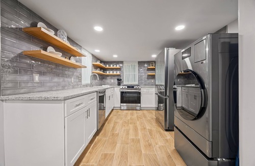 Church Street House | Chic 2BR Downstairs Unit - Zoo & Mercedes-Benz