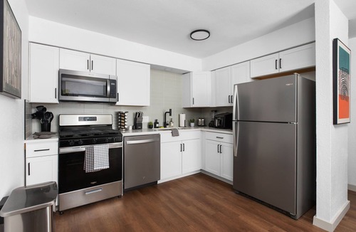 South Lamar Apartment | Chic 2BR Escape Sleeps 8 w Private Patio