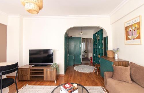 Moda Apartment | Chic 2BR Gem on Moda Iconic Antiques Street