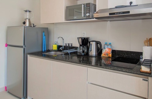 Luque Apartment | Chic 2BR, Pool & BBQ Lounge, 10 mins to Shopping