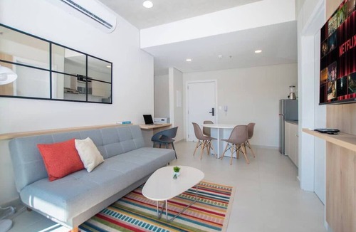 Luque Apartment | Chic 2BR, Pool & BBQ Lounge, 10 mins to Shopping