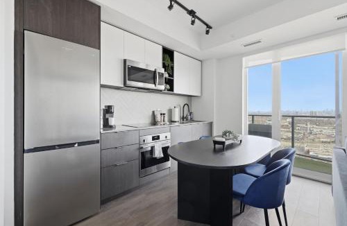 The Queensway Apartment | Chic 2BR Retreat Modern Comfort and Prime Location