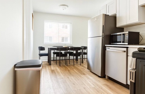 Des Plaines Apartment | Chic 2BR Retreat Near O’Hare + Free Parking