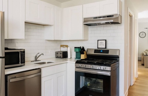 Des Plaines Apartment | Chic 2BR Retreat Near O’Hare + Free Parking