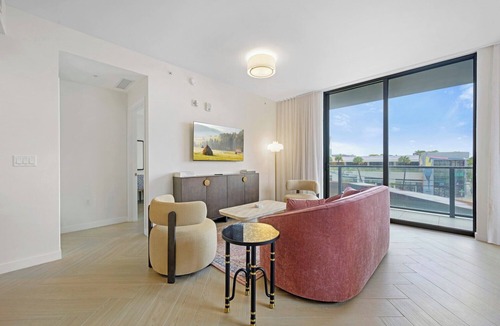 Wynwood Art District Apartment | Chic 2BR + Sofa Bed at Heart of Wyndwood close to MAJOR INTERNATIONAL SPORTING EVENT Fan Fest
