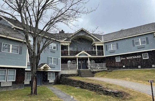 Hancock Apartment | Chic 2BR Suite on Jiminy Mtn Sleeps 8 - Gorgeous