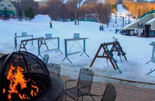 Hancock Apartment | Chic 2BR Suite on Jiminy Mtn Sleeps 8 - Gorgeous