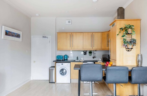West End Apartment | Chic 2BR West End Edinburgh - Walk to Castle