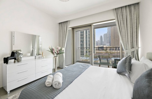 Za'abeel 2 Apartment | Chic 3 BD with Burj Khalifa Views in Downtown
