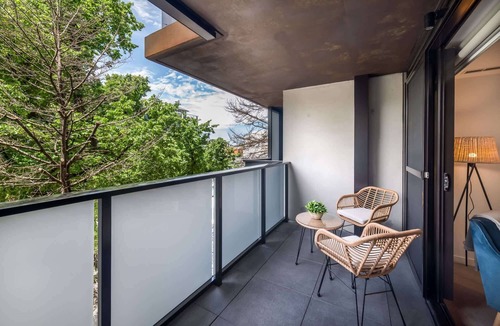 Braddon Apartment | Chic 3-Bed in Central with Pool, Sauna and Gym