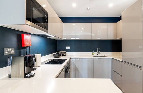 Kings Cross St. Pancras Apartment | Chic 3Bed Flat w/Balconies in Kings Cross