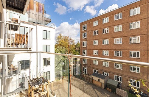 Kings Cross St. Pancras Apartment | Chic 3Bed Flat w/Balconies in Kings Cross