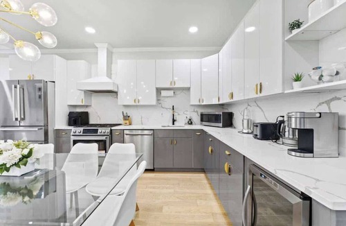McGinley Square Condo | Chic 3BR-4BD-3Bath Oasis with Backyard Near NYC