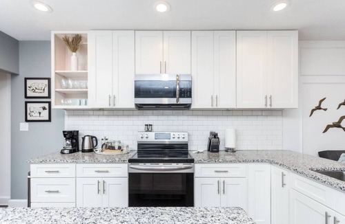Indianapolis House | Chic 3BR Getaway | 3 Queen Beds Free Parking