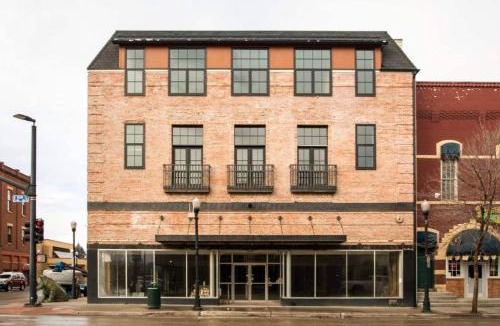 Sheridan House | Chic 3BR Industrial Loft Main St w Garage