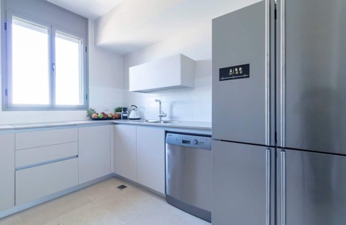 Musrara Apartment | Chic 4 Bedroom Apartment/Parking City Center