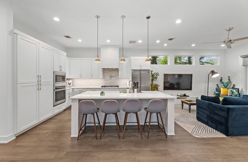 Montopolis House | Chic 4BR Austin Retreat w/Cowboy Pool, Hot Tub & Sauna — Near Downtown