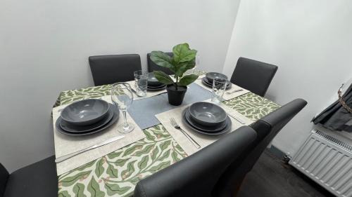 Tredegar Apartment | Chic Above Store