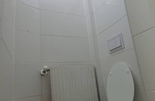 Simmering Apartment | Chic and Comfortable 1-Bedroom Stay in Vienna