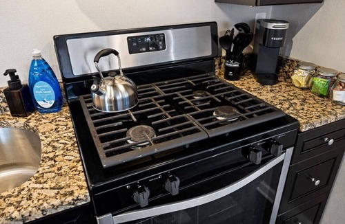 Peoria Apartment | Chic and Comfortable 1BR Apartment near Bradley U