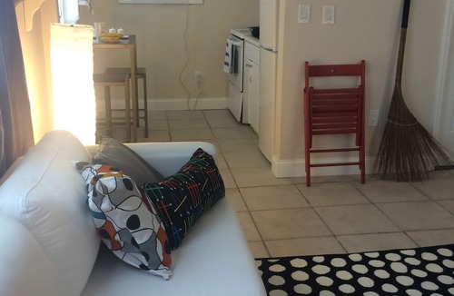 Coral Way Apartment | Chic and Comfortable Studio Free Street Parking