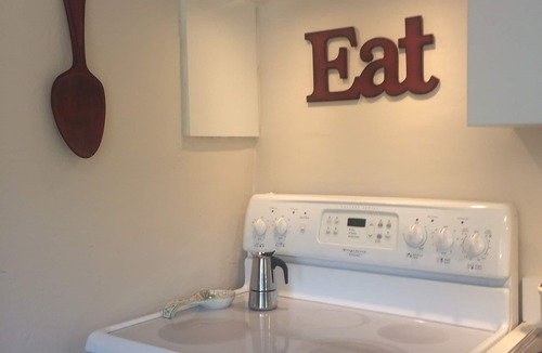 Coral Way Apartment | Chic and Comfortable Studio Free Street Parking
