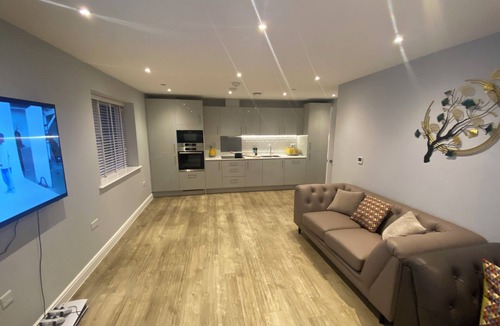 Ewell Apartment | Chic and spacious 2 bedroom, 2 bath Apartment