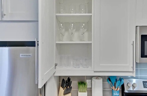 Southwest Edmonton House | Chic and Spacious 3-BDRM Retreat near U of A