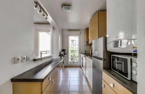 Argenteuil Apartment | Chic and Spacious Apart With Parking