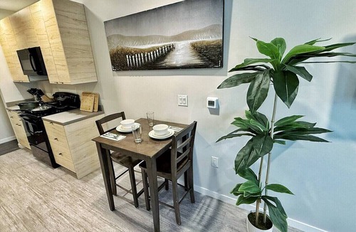 Downtown Des Moines Apartment | Chic and Spacious Retreat – A Modern Escape Awaits You!