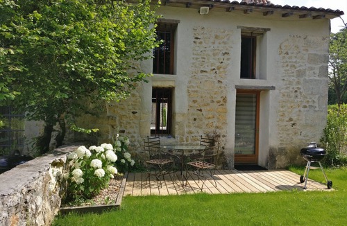 Soyaux Cottage | Chic and spacious self-catered loft cottage, ideal for work or romantic getaway