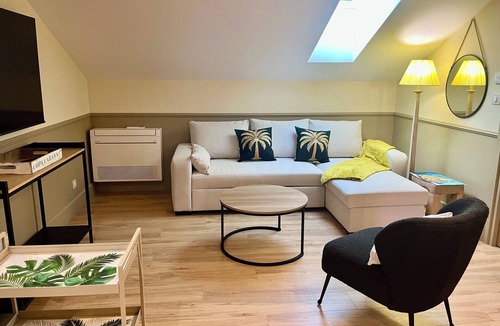 Hyeres City Centre Apartment | Chic apartment between the sea and palm trees