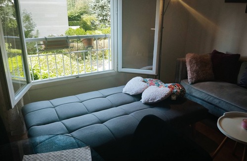 L'Hay-les-Roses Apartment | Chic apartment with 1 bedroom and 4 bed and WiFi, fitness room in charming