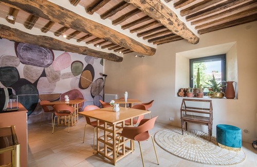 Simignano Apartment | Chic Apartment "Mandorlo en Brotes" Tuscany, Shared Pool & Jacuzzi, Air Conditioning