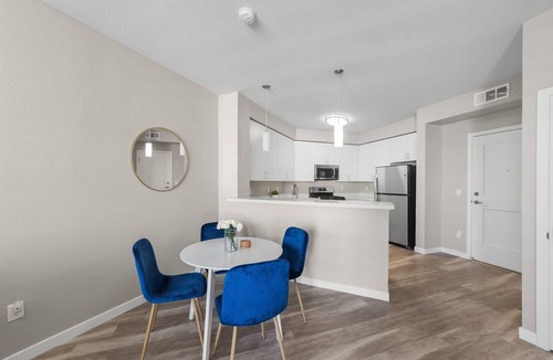 Sparks Apartment | Chic Apt w Jacuzzi Lake Front Nr Casino Imax