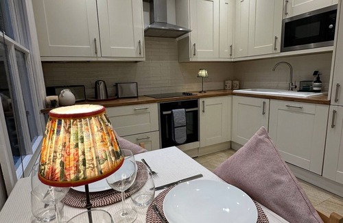 Sands End Apartment | Chic Artist Apartment Chelsea