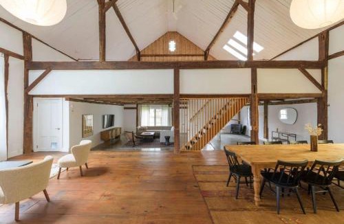 Germantown House | Chic Barn House with Pool