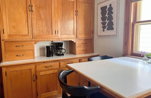 Bay View House | Chic Bay View Getaway - Charming 2-bedroom duplex with WiFi in amazing Milwaukee