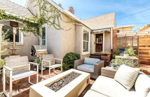 El Porto House | Chic Beach Bungalow 3 Blocks from the Sand