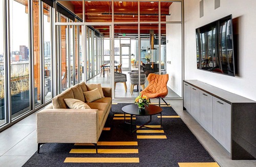 Wilburton Apartment | Chic Bellevue Studio w/ Gym & W/D, near Spring District, by Blueground