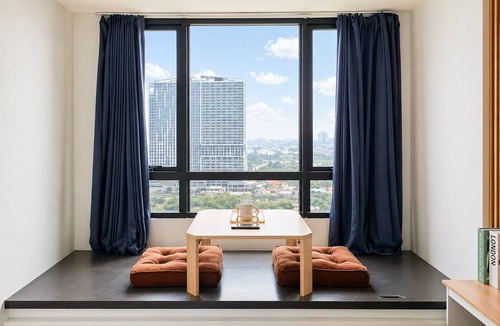 Panunggangan Utara Apartment | Chic Blue Tinted Studio Room At Apartment Collins Boulevard