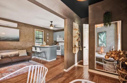 Northeast Miami House | Chic Boho Treehouse Studio in Morningside