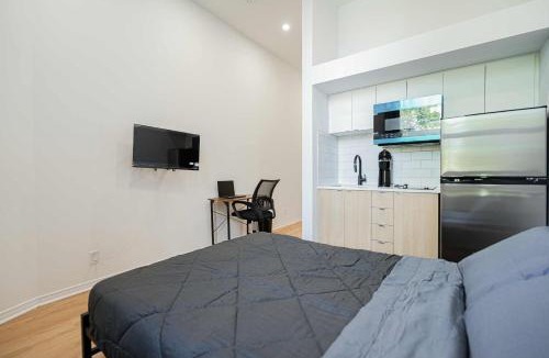 Sainte-Marie Apartment | Chic Bright Apartment with Parking Near downtown Montreal