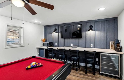 Speedwell Cabin | Chic Cabin with Game Space, Jacuzzi and Private Deck in Tennessee