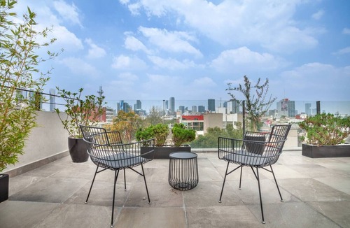 Colonia Cuauhtemoc Apartment | Chic CDMX Haven: Pop Modern Elegance Meets Roma's