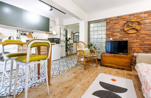 Rasimpasa Apartment | Chic Central Flat w Balcony Near Kadikoy Square
