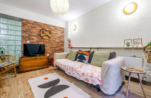 Rasimpasa Apartment | Chic Central Flat w Balcony Near Kadikoy Square