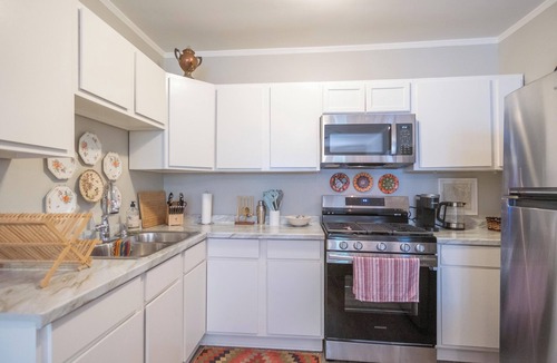 Midtown Cottage | Chic Central Gardens Carriage House in heart of midtown Memphis
