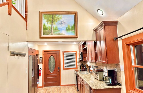 Montague Ski Chalet | Chic Chalet River Views & Access