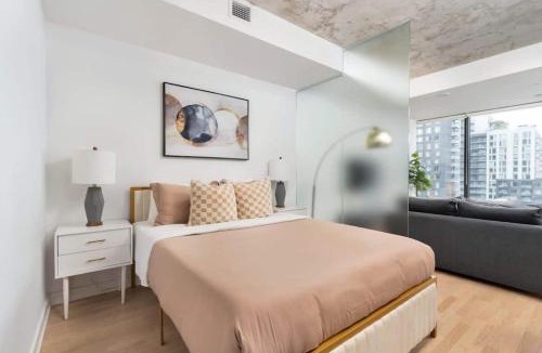 Niagara Apartment | Chic City Oasis with Cafes & Bars at your Doorstep
